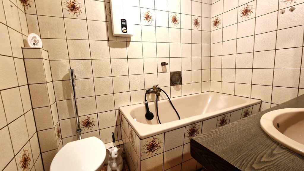 Immobilienangebot - Aachen - Wohnen - Oberforstbach!
Freistehendes Zweifamilienhaus mit großer Garage und pflegeleichtem Grundstück