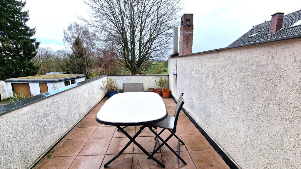 Immobilienangebot - Aachen - Wohnen - Oberforstbach!
Freistehendes Zweifamilienhaus mit großer Garage und pflegeleichtem Grundstück