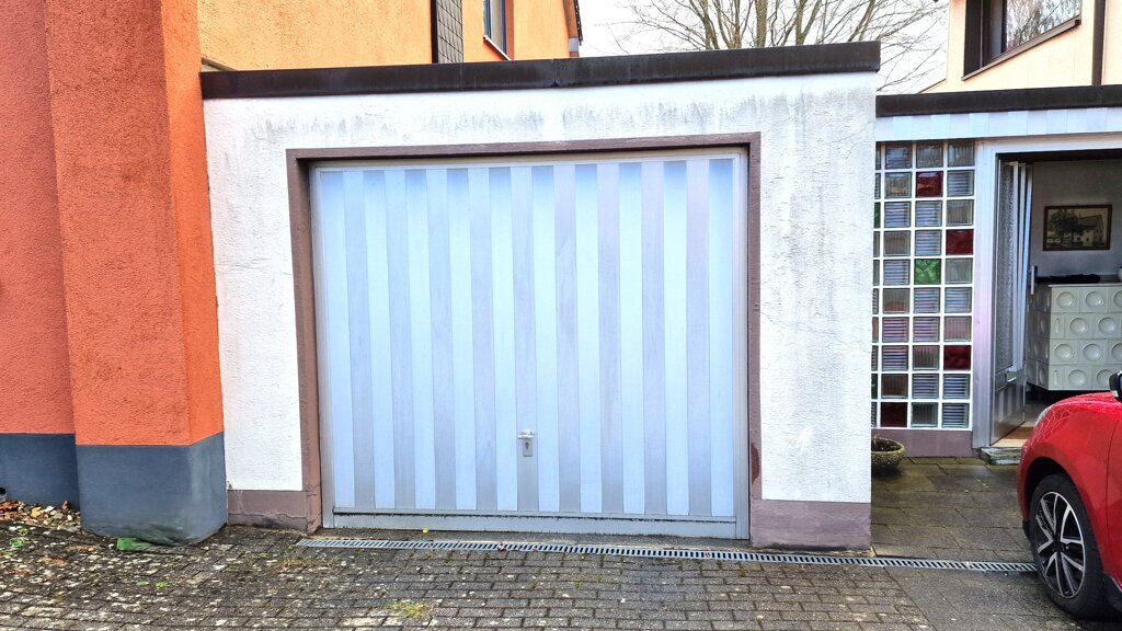 Immobilienangebot - Aachen - Wohnen - Oberforstbach!
Freistehendes Zweifamilienhaus mit großer Garage und pflegeleichtem Grundstück