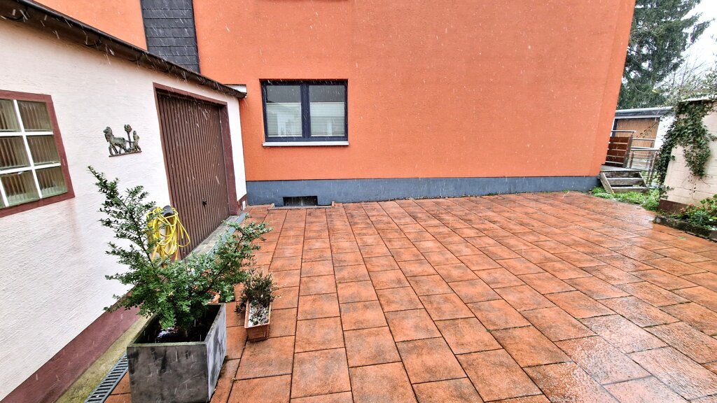 Immobilienangebot - Aachen - Wohnen - Oberforstbach!
Freistehendes Zweifamilienhaus mit großer Garage und pflegeleichtem Grundstück