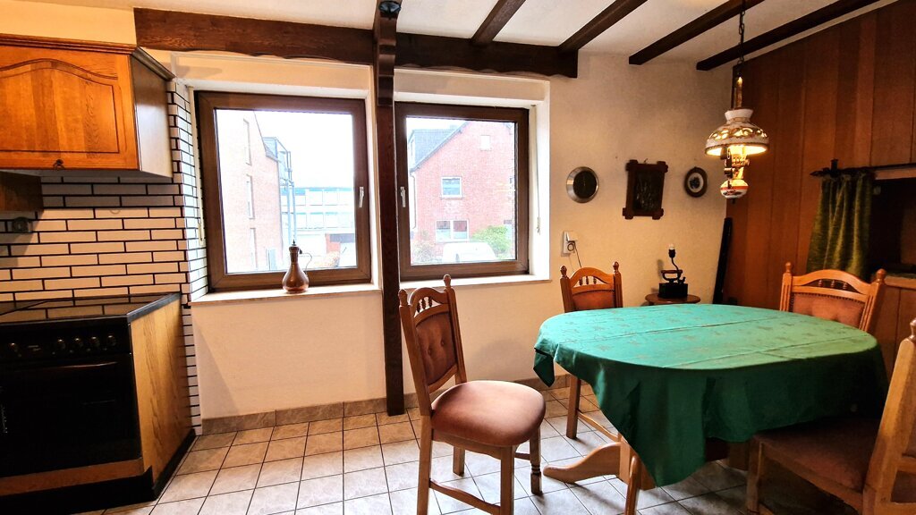 Immobilienangebot - Aachen - Wohnen - Oberforstbach!
Freistehendes Zweifamilienhaus mit großer Garage und pflegeleichtem Grundstück