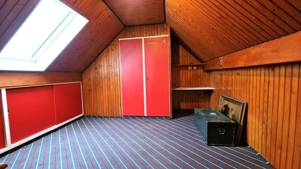 Immobilienangebot - Aachen - Wohnen - Oberforstbach!
Freistehendes Zweifamilienhaus mit großer Garage und pflegeleichtem Grundstück
