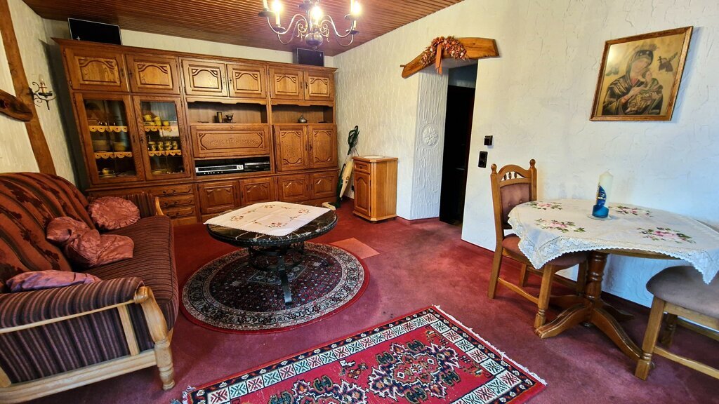 Immobilienangebot - Aachen - Wohnen - Oberforstbach!
Freistehendes Zweifamilienhaus mit großer Garage und pflegeleichtem Grundstück