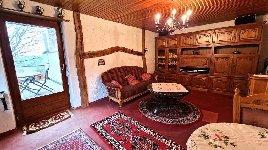 Immobilienangebot - Aachen - Wohnen - Oberforstbach!
Freistehendes Zweifamilienhaus mit großer Garage und pflegeleichtem Grundstück