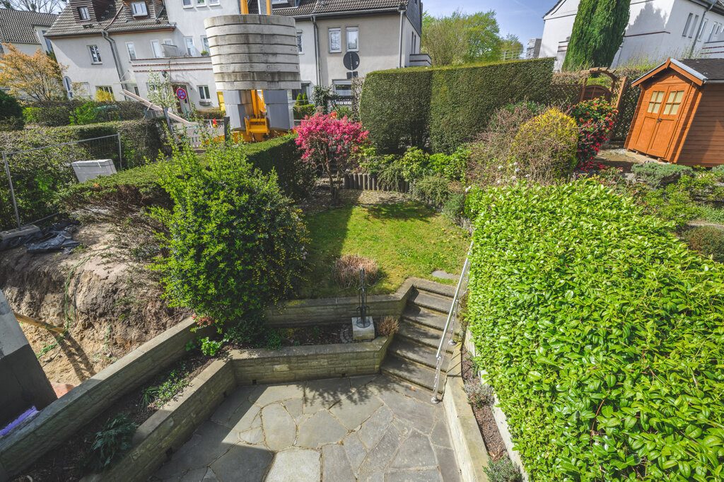 Immobilienangebot - Aachen - Wohnen - Bezugsfreies Einfamilienhaus in bester Lage von Burtscheid mit Garage -Siedlung in den Heimgärten-