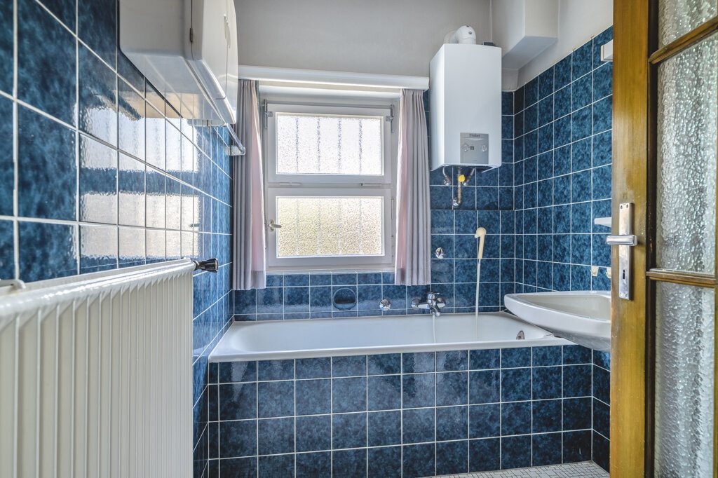 Immobilienangebot - Aachen - Wohnen - Bezugsfreies Einfamilienhaus in bester Lage von Burtscheid mit Garage -Siedlung in den Heimgärten-