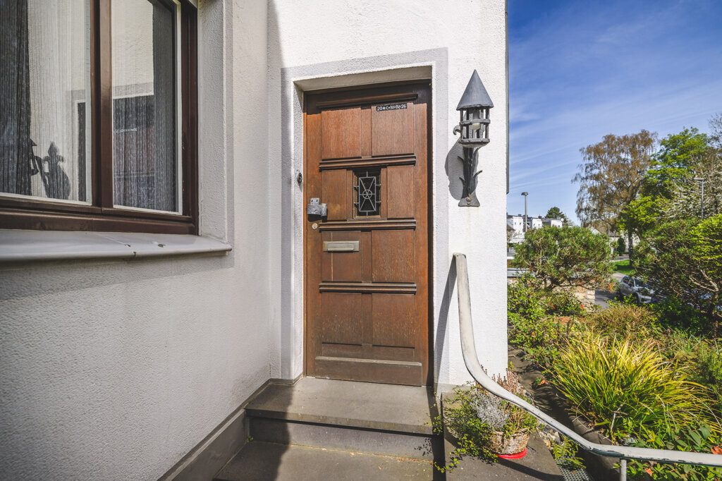 Immobilienangebot - Aachen - Wohnen - Bezugsfreies Einfamilienhaus in bester Lage von Burtscheid mit Garage -Siedlung in den Heimgärten-