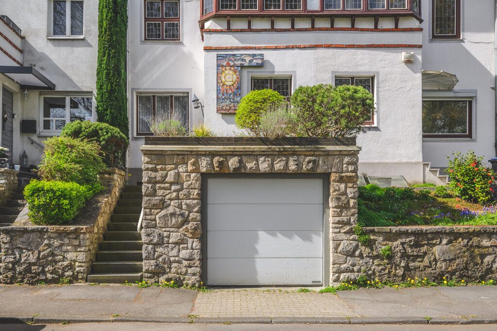 Immobilienangebot - Aachen - Wohnen - Bezugsfreies Einfamilienhaus in bester Lage von Burtscheid mit Garage -Siedlung in den Heimgärten-