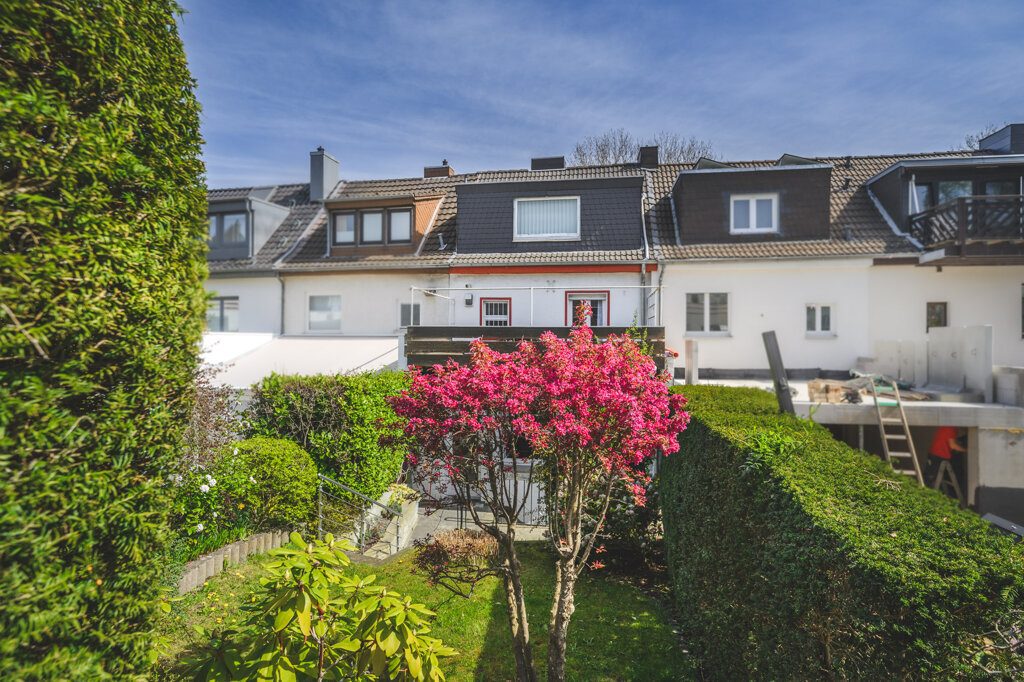 Immobilienangebot - Aachen - Wohnen - Bezugsfreies Einfamilienhaus in bester Lage von Burtscheid mit Garage -Siedlung in den Heimgärten-