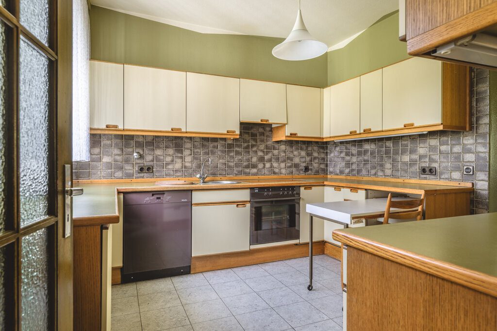 Immobilienangebot - Aachen - Wohnen - Bezugsfreies Einfamilienhaus in bester Lage von Burtscheid mit Garage -Siedlung in den Heimgärten-