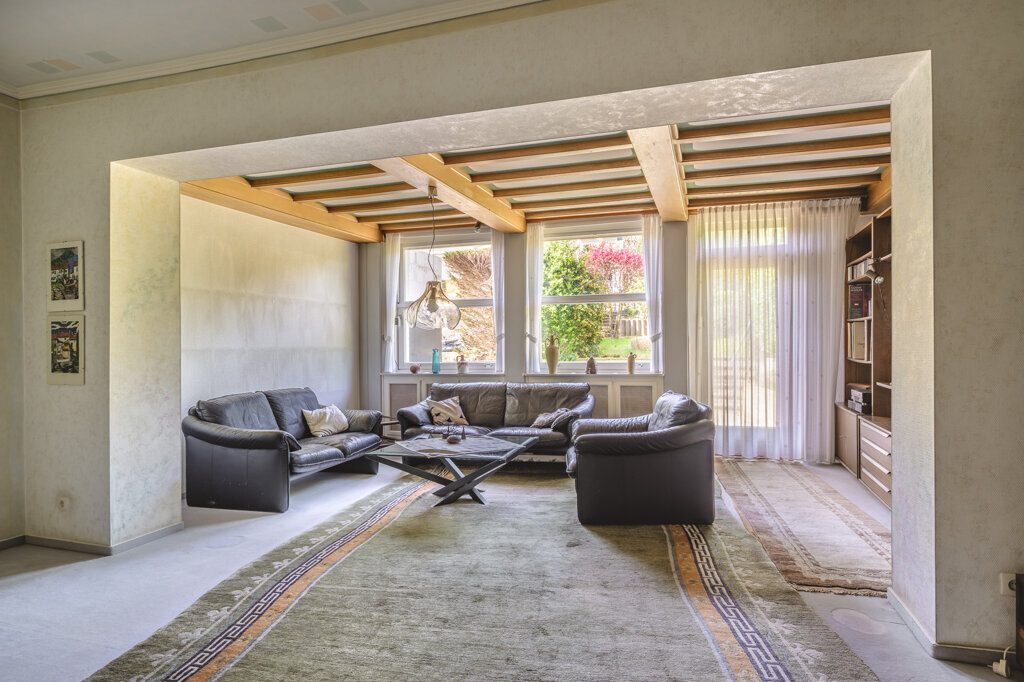 Immobilienangebot - Aachen - Wohnen - Bezugsfreies Einfamilienhaus in bester Lage von Burtscheid mit Garage -Siedlung in den Heimgärten-