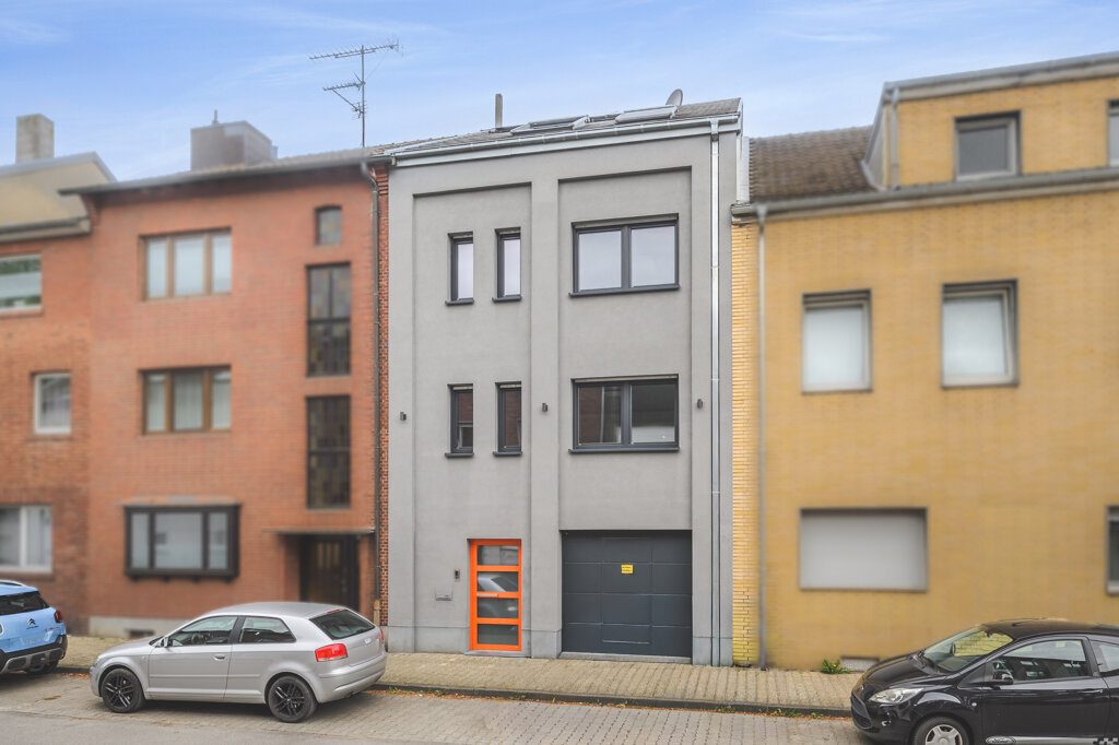 Immobilienangebot - Würselen - Wohnen - Im Herzen der Stadt!
Exklusives Einfamilienhaus mit modernen Designelementen und viel Wohnfläche