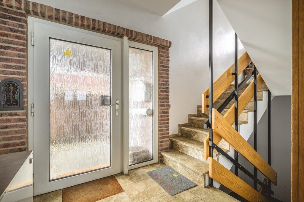 Immobilienangebot - Herzogenrath - Renditehäuser - Freistehendes 2-Familienhaus mit 2 Garagen und außergewöhnlich großem Grundstück
