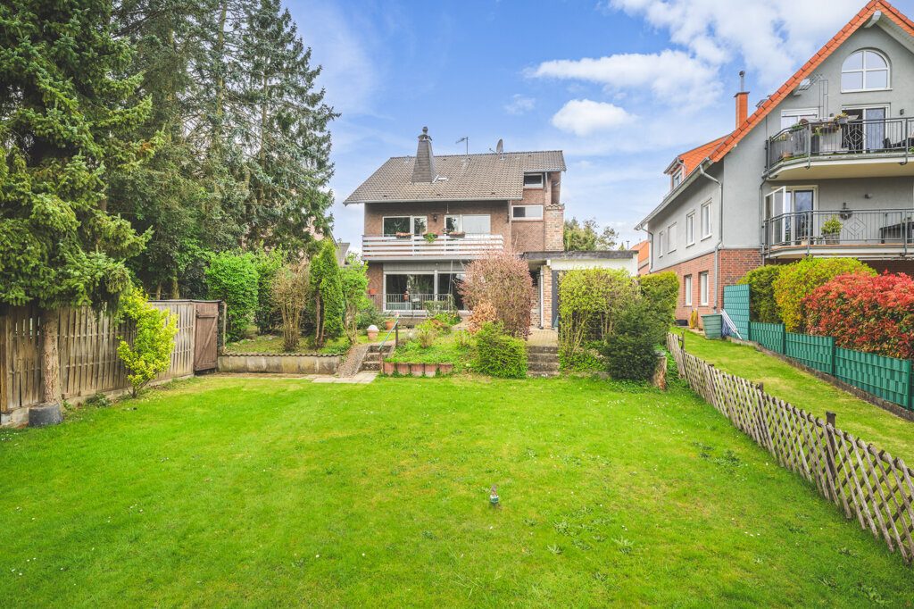 Immobilienangebot - Herzogenrath - Renditehäuser - Freistehendes 2-Familienhaus mit 2 Garagen und außergewöhnlich großem Grundstück