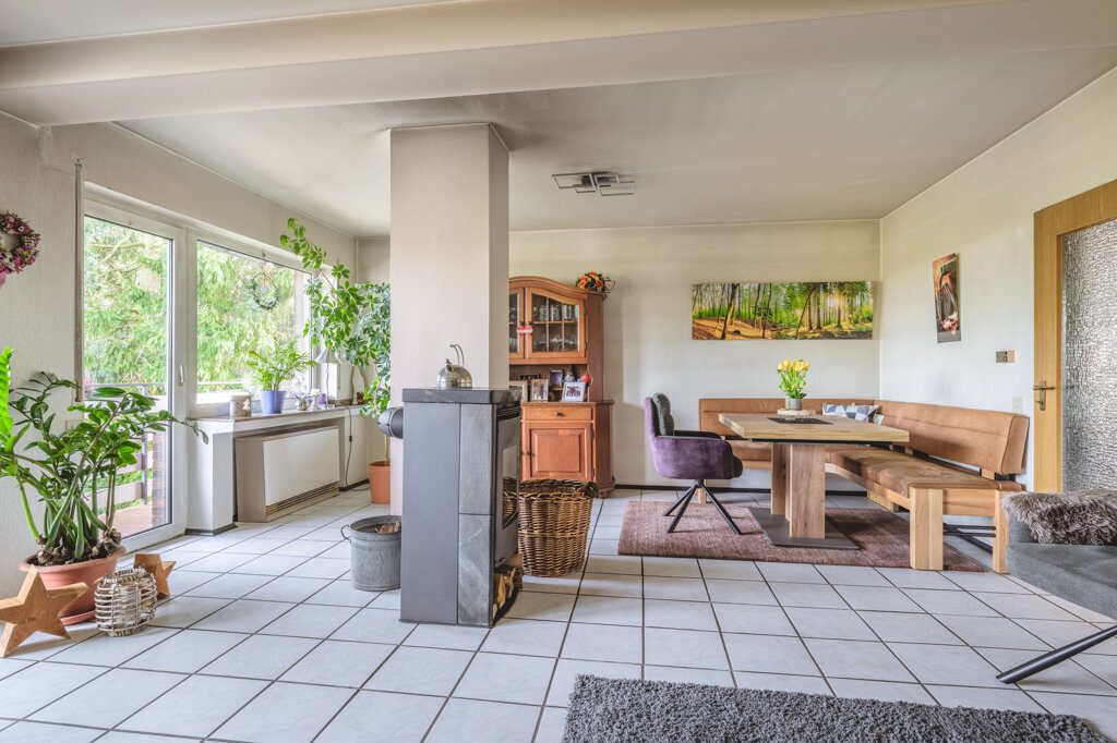Immobilienangebot - Herzogenrath - Renditehäuser - Freistehendes 2-Familienhaus mit 2 Garagen und außergewöhnlich großem Grundstück