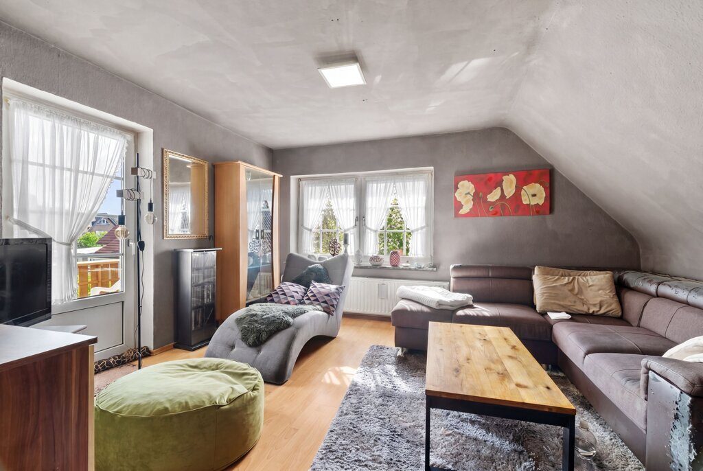 Immobilienangebot - Baesweiler - Wohnen - Freistehendes Einfamilienhaus mit großer Doppelgarage