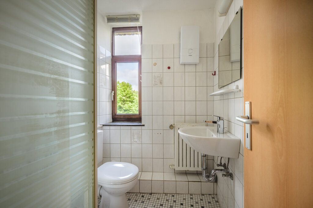 Immobilienangebot - Aachen - Renditehäuser - Großes, entwicklungsfähiges Wohn-/Geschäftshaus nebst freiem Grundstück und einer Werkstatt
