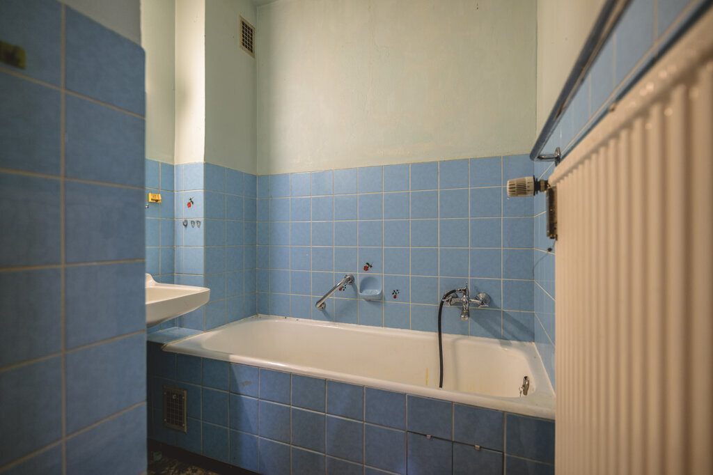 Immobilienangebot - Aachen - Wohnen - Sanierungsbedürftiges Zweifamilienhaus
mit sonnigem Grundstück im beliebten Südviertel!