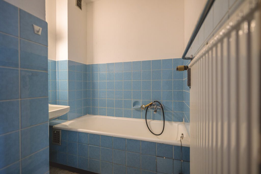 Immobilienangebot - Aachen - Wohnen - Sanierungsbedürftiges Zweifamilienhaus
mit sonnigem Grundstück im beliebten Südviertel!