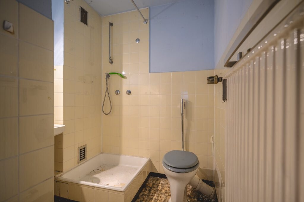 Immobilienangebot - Aachen - Wohnen - Sanierungsbedürftiges Zweifamilienhaus
mit sonnigem Grundstück im beliebten Südviertel!