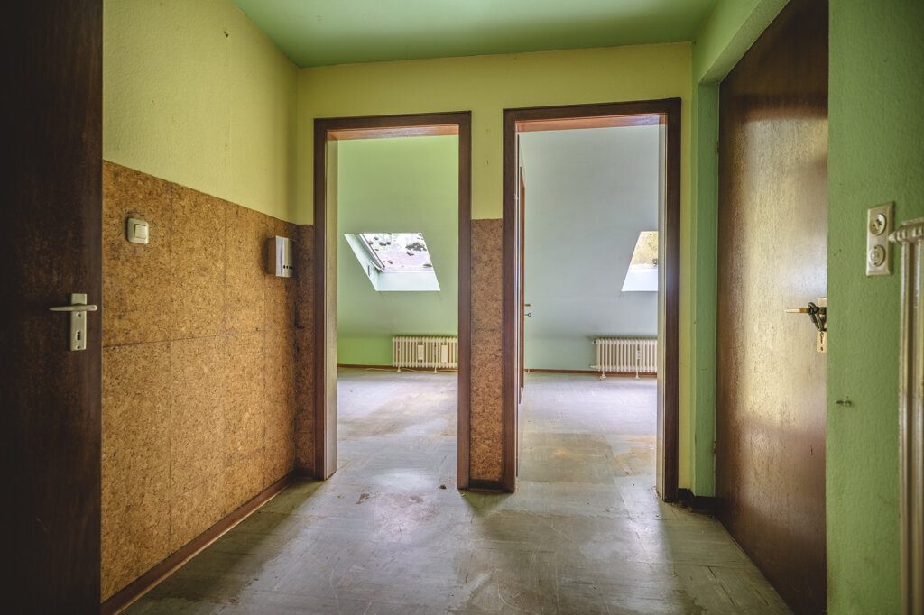 Immobilienangebot - Aachen - Wohnen - Sanierungsbedürftiges Zweifamilienhaus
mit sonnigem Grundstück im beliebten Südviertel!
