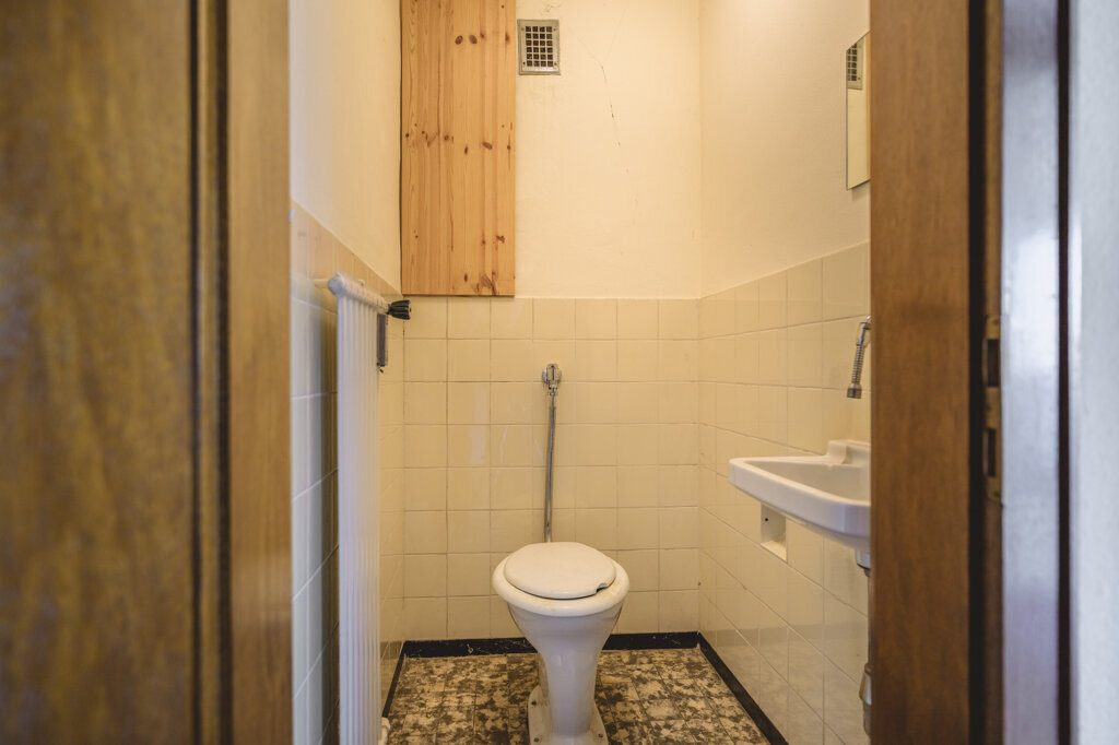 Immobilienangebot - Aachen - Wohnen - Sanierungsbedürftiges Zweifamilienhaus
mit sonnigem Grundstück im beliebten Südviertel!