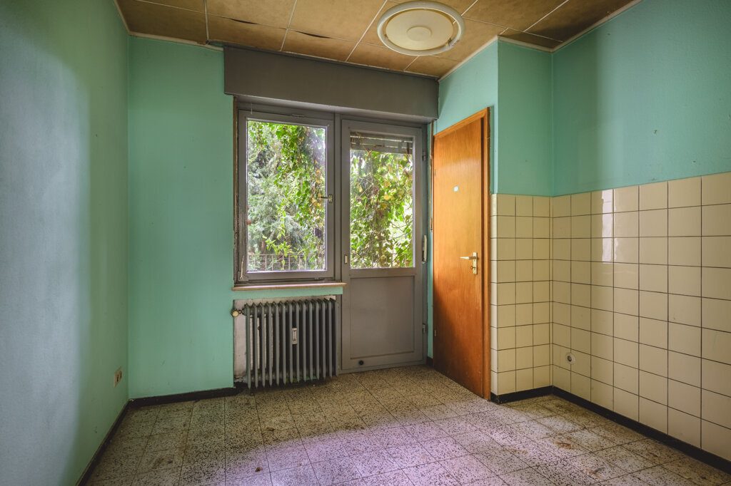 Immobilienangebot - Aachen - Wohnen - Sanierungsbedürftiges Zweifamilienhaus
mit sonnigem Grundstück im beliebten Südviertel!