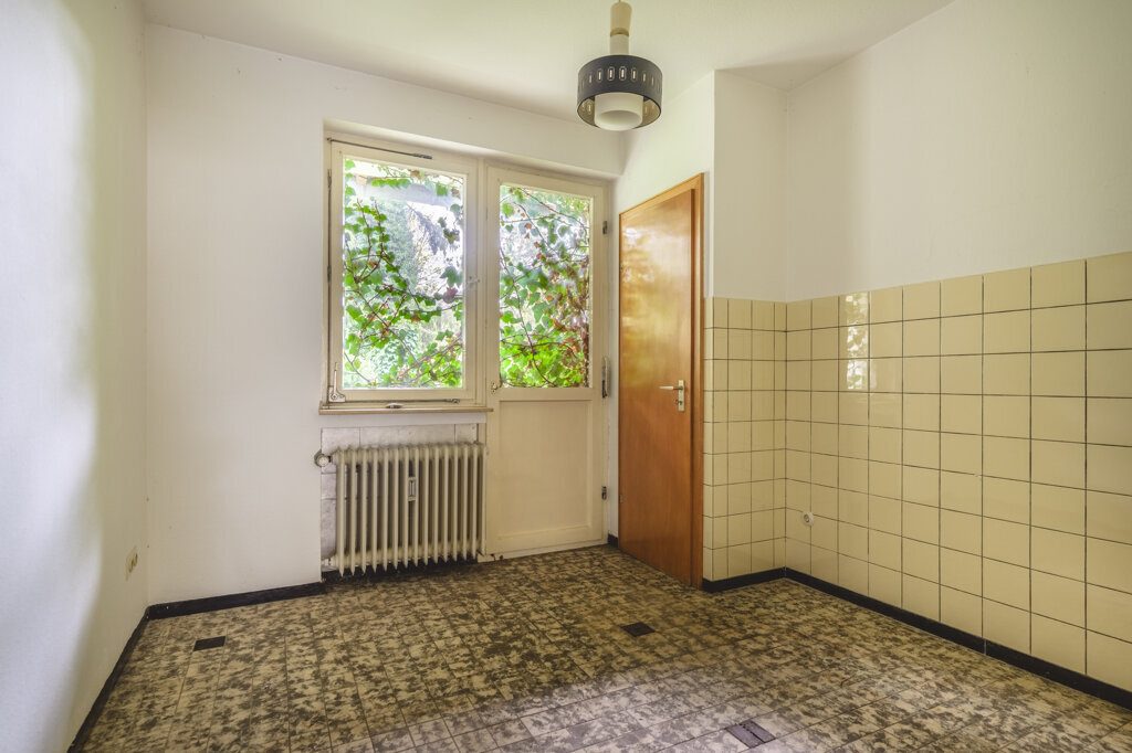 Immobilienangebot - Aachen - Wohnen - Sanierungsbedürftiges Zweifamilienhaus
mit sonnigem Grundstück im beliebten Südviertel!