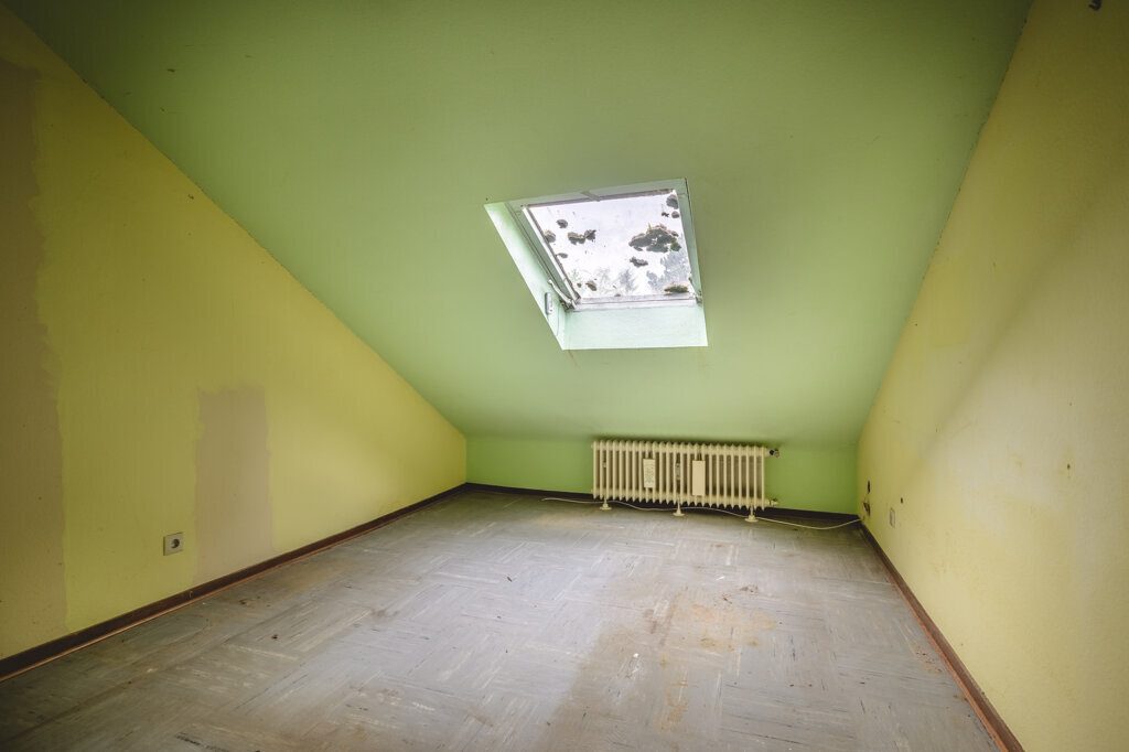 Immobilienangebot - Aachen - Wohnen - Sanierungsbedürftiges Zweifamilienhaus
mit sonnigem Grundstück im beliebten Südviertel!
