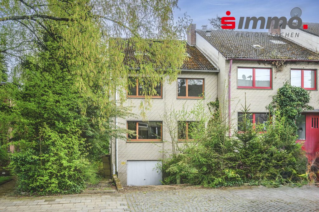 Immobilienangebot - Aachen - Wohnen - Sanierungsbedürftiges Zweifamilienhaus
mit sonnigem Grundstück im beliebten Südviertel!
