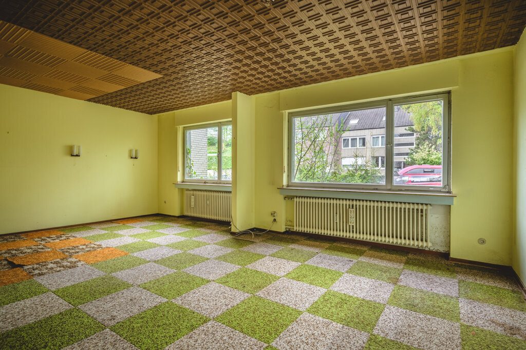 Immobilienangebot - Aachen - Wohnen - Sanierungsbedürftiges Zweifamilienhaus
mit sonnigem Grundstück im beliebten Südviertel!