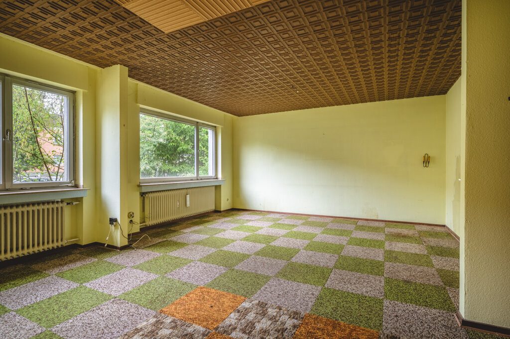 Immobilienangebot - Aachen - Wohnen - Sanierungsbedürftiges Zweifamilienhaus
mit sonnigem Grundstück im beliebten Südviertel!