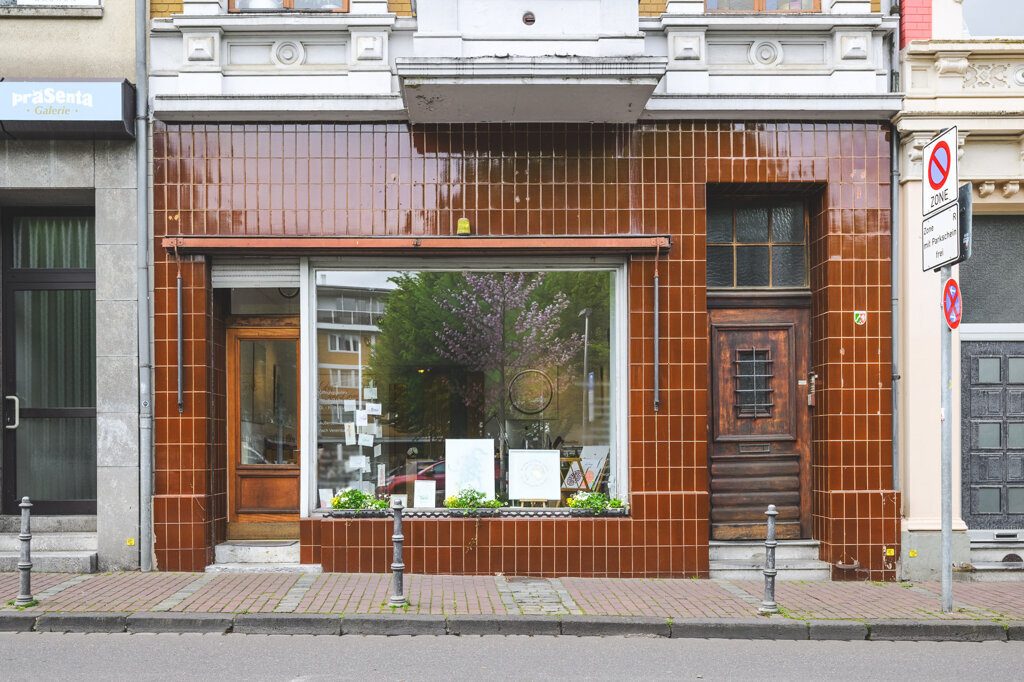 Immobilienangebot - Aachen - Renditehäuser - Drei­fenster­haus als Denkmal im inneren Grabenring, in 300 Meter Entfernung zum Dom