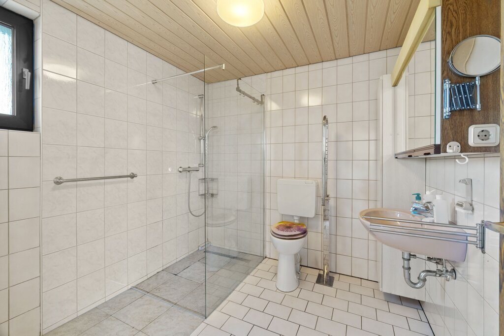 Immobilienangebot - Stolberg (Rheinland) - Wohnen - Frei stehendes, modernisierungsbedürftiges EFH mit Garage und außergewöhnlich großem Grundstück
