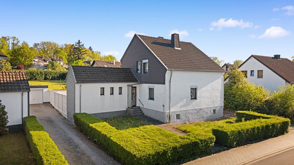 Immobilienangebot - Stolberg (Rheinland) - Wohnen - Frei stehendes, modernisierungsbedürftiges EFH mit Garage und außergewöhnlich großem Grundstück