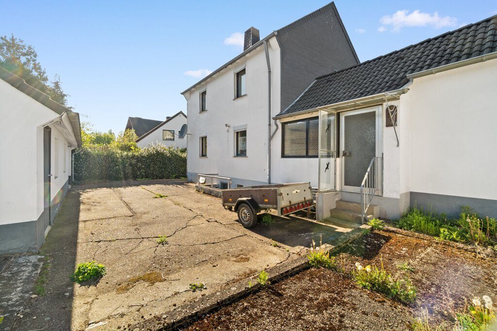 Immobilienangebot - Stolberg (Rheinland) - Wohnen - Frei stehendes, modernisierungsbedürftiges EFH mit Garage und außergewöhnlich großem Grundstück