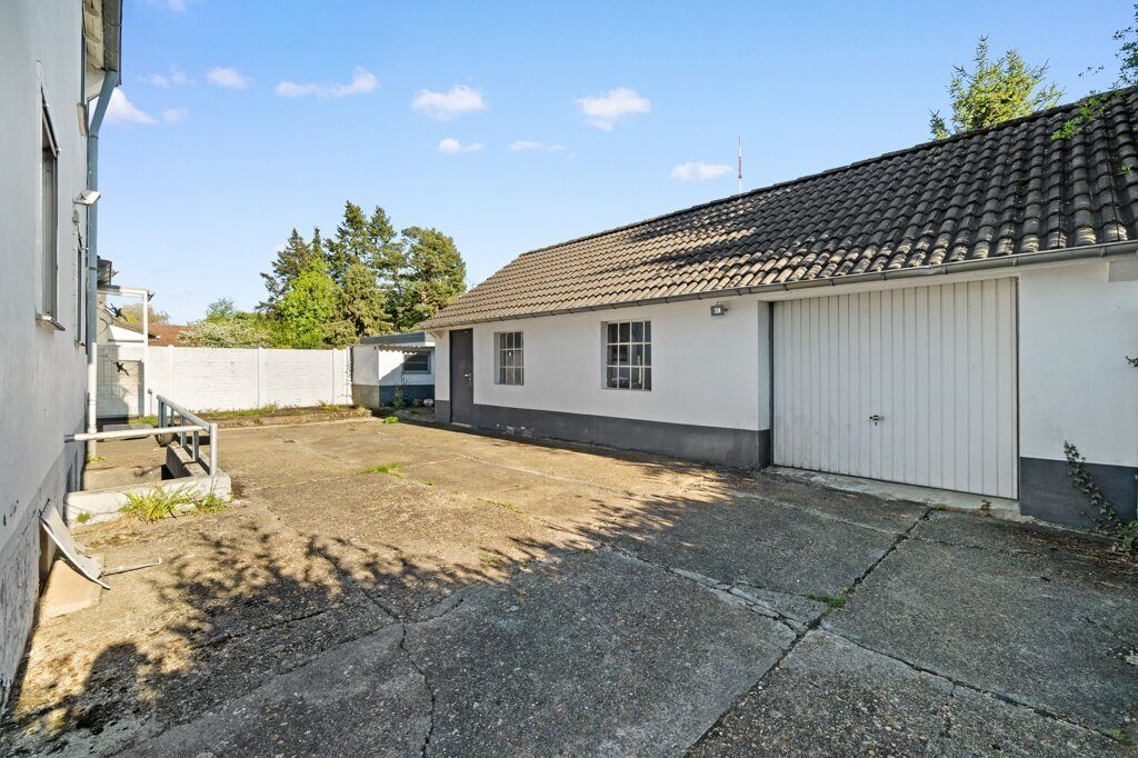Immobilienangebot - Stolberg (Rheinland) - Wohnen - Frei stehendes, modernisierungsbedürftiges EFH mit Garage und außergewöhnlich großem Grundstück