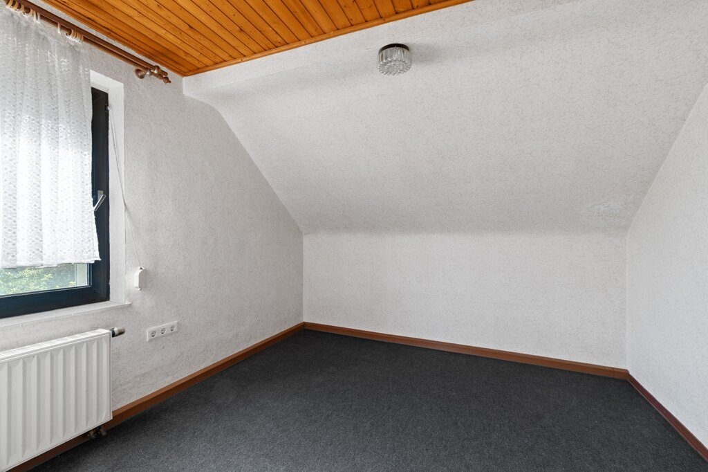 Immobilienangebot - Stolberg (Rheinland) - Wohnen - Frei stehendes, modernisierungsbedürftiges EFH mit Garage und außergewöhnlich großem Grundstück
