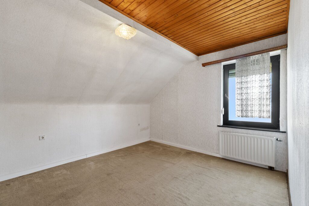 Immobilienangebot - Stolberg (Rheinland) - Wohnen - Frei stehendes, modernisierungsbedürftiges EFH mit Garage und außergewöhnlich großem Grundstück