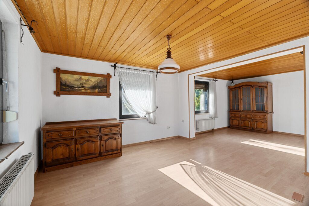 Immobilienangebot - Stolberg (Rheinland) - Wohnen - Frei stehendes, modernisierungsbedürftiges EFH mit Garage und außergewöhnlich großem Grundstück