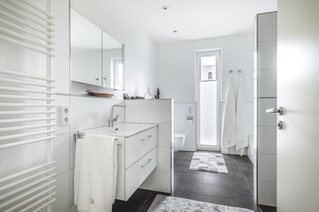 Immobilienangebot - Würselen - Wohnen - Neuwertiger Bungalow mit 2 Garagen und Traumgarten in ruhiger Stichstraße