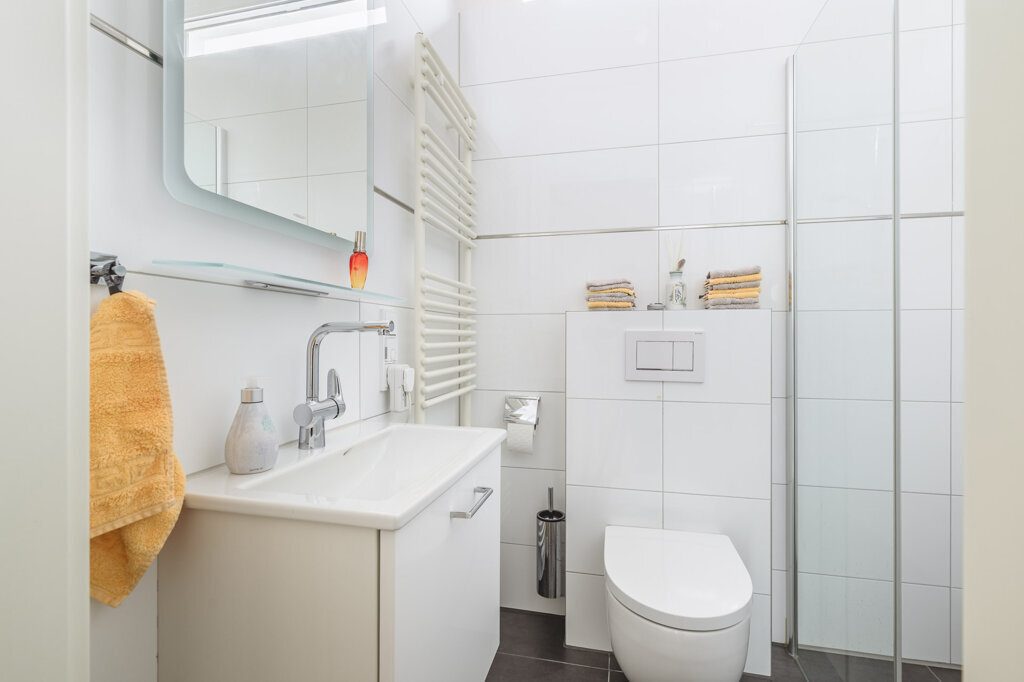 Immobilienangebot - Würselen - Wohnen - Neuwertiger Bungalow mit 2 Garagen und Traumgarten in ruhiger Stichstraße