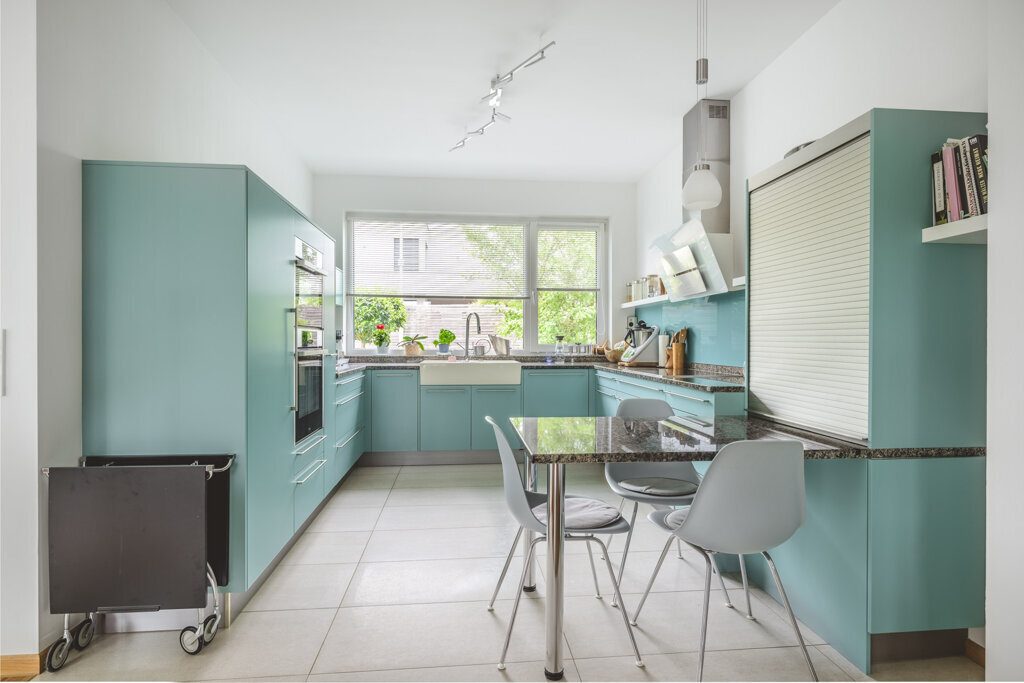 Immobilienangebot - Würselen - Wohnen - Neuwertiger Bungalow mit 2 Garagen und Traumgarten in ruhiger Stichstraße