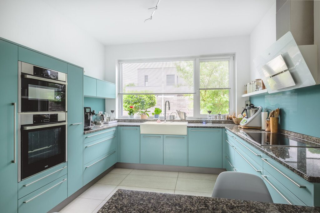 Immobilienangebot - Würselen - Wohnen - Neuwertiger Bungalow mit 2 Garagen und Traumgarten in ruhiger Stichstraße