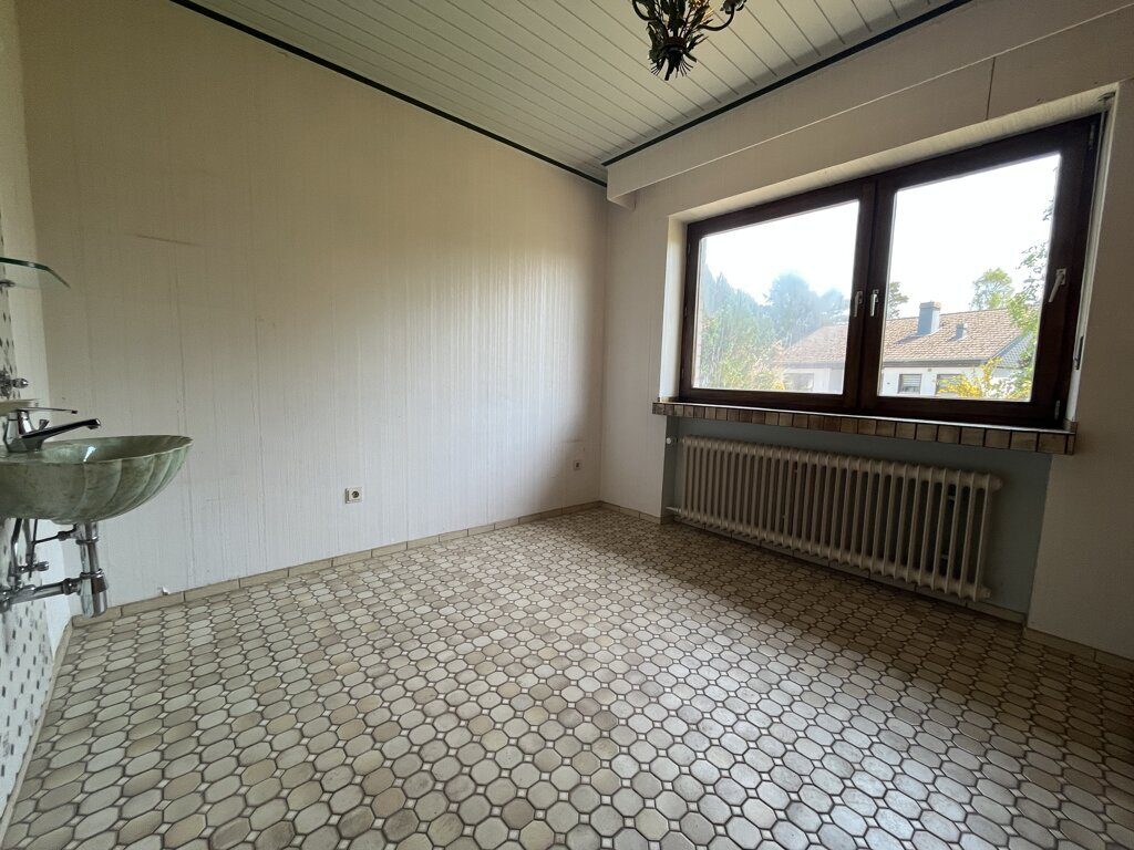 Immobilienangebot - Simmerath - Wohnen - Freistehendes Einfamilienhaus mit Garage und großem Potenzial in ruhiger Lage von Lammersdorf