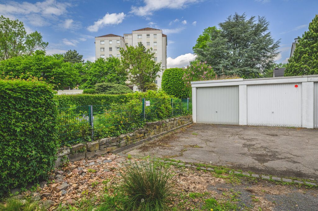 Immobilienangebot - Aachen - Grundstücke - Laurensberg!
Attraktives Baugrundstück für ein einseitig angebautes Einfamilienhaus mit Blick zum Lousberg