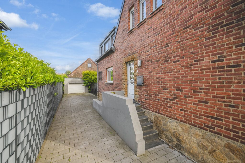 Immobilienangebot - Aachen - Wohnen - Gepflegtes Einfamilienhaus mit sonnigem Garten
und Garage in sehr beliebter und ruhiger Lage