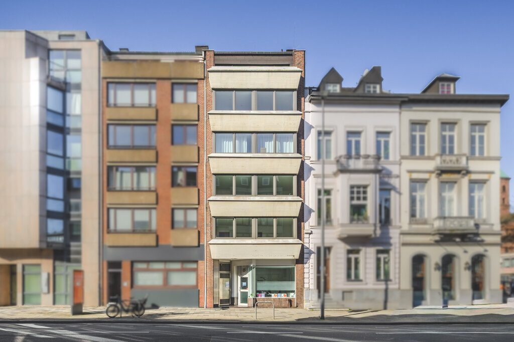 Immobilienangebot - Aachen - Wohnen - Top modernisiertes Wohnhaus mit fünf bezugsfreien Wohnungen und zusätzlichen Gewerbeeinheiten