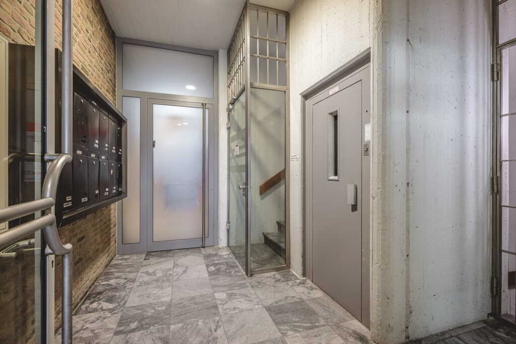 Immobilienangebot - Aachen - Wohnen - Top modernisiertes Wohnhaus mit fünf bezugsfreien Wohnungen und zusätzlichen Gewerbeeinheiten