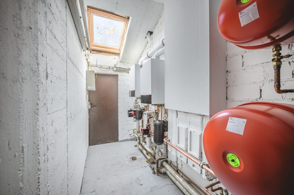 Immobilienangebot - Aachen - Wohnen - Top modernisiertes Wohnhaus mit fünf bezugsfreien Wohnungen und zusätzlichen Gewerbeeinheiten